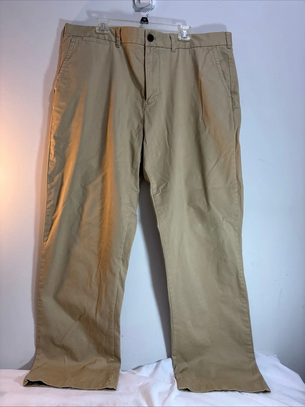 Tommy Hilfiger Men's Classic Khaki Pants - Neutral Tan. 1102